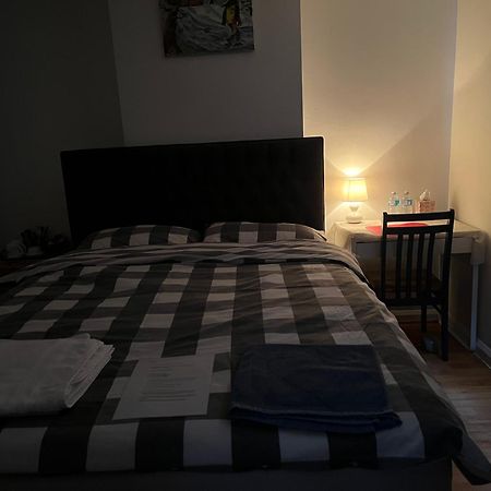 Large Double Bedroom With Free On Site Parking Kingston upon Thames  Exteriér fotografie